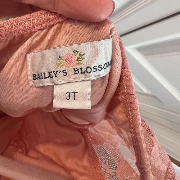 NWOT. Girls lace bodysuit - Picture 4 of 4